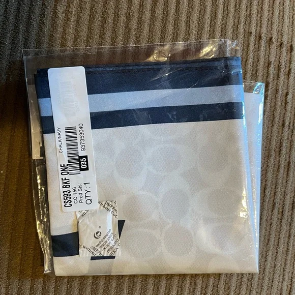 Coach Coach 1941 Silk Bandana nwt in packaging - Picture 3 of 3